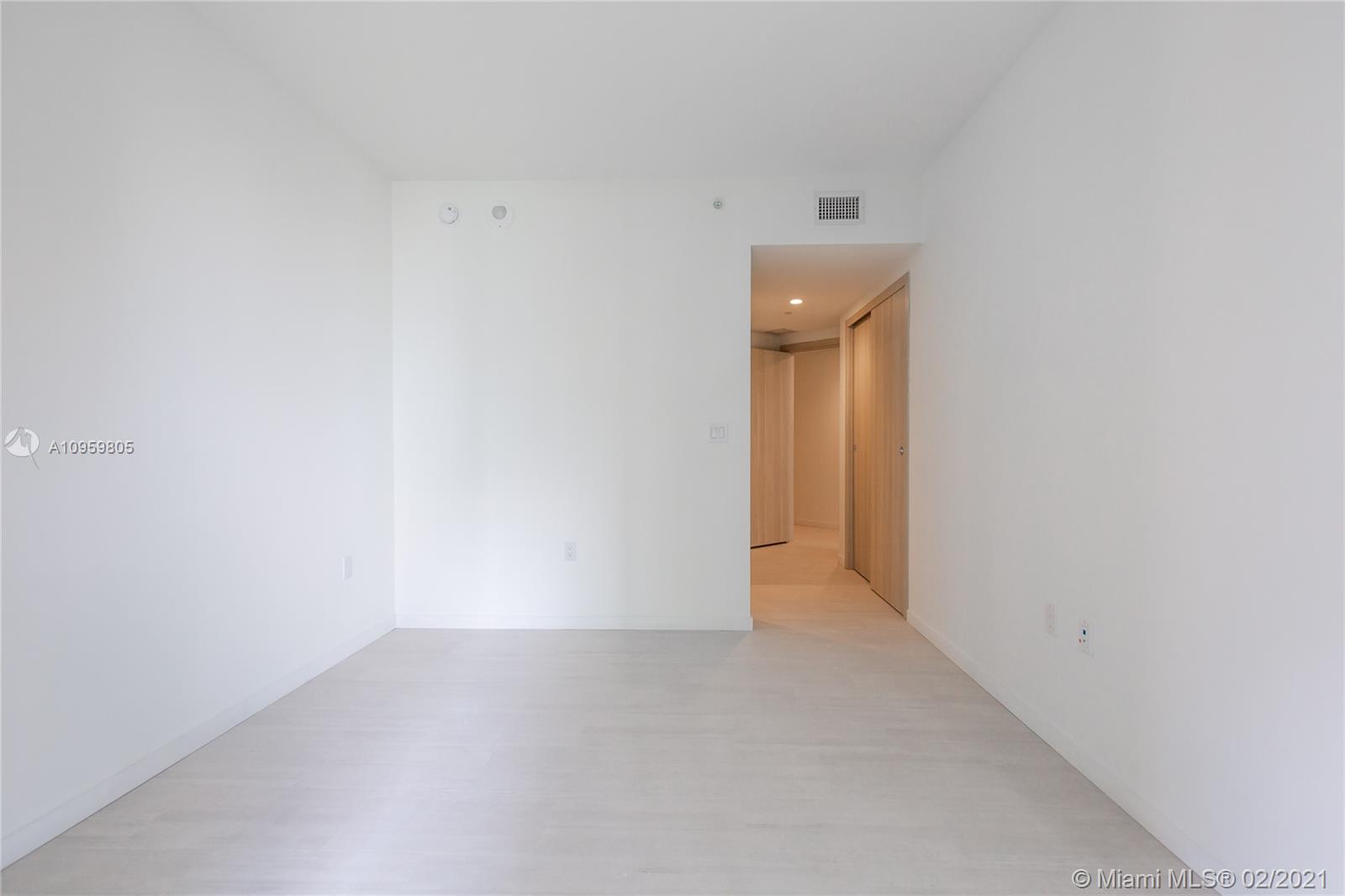 1000 Brickell Plaza, Unit 3015 Miami, FL 33131 - Photo 17 of 35