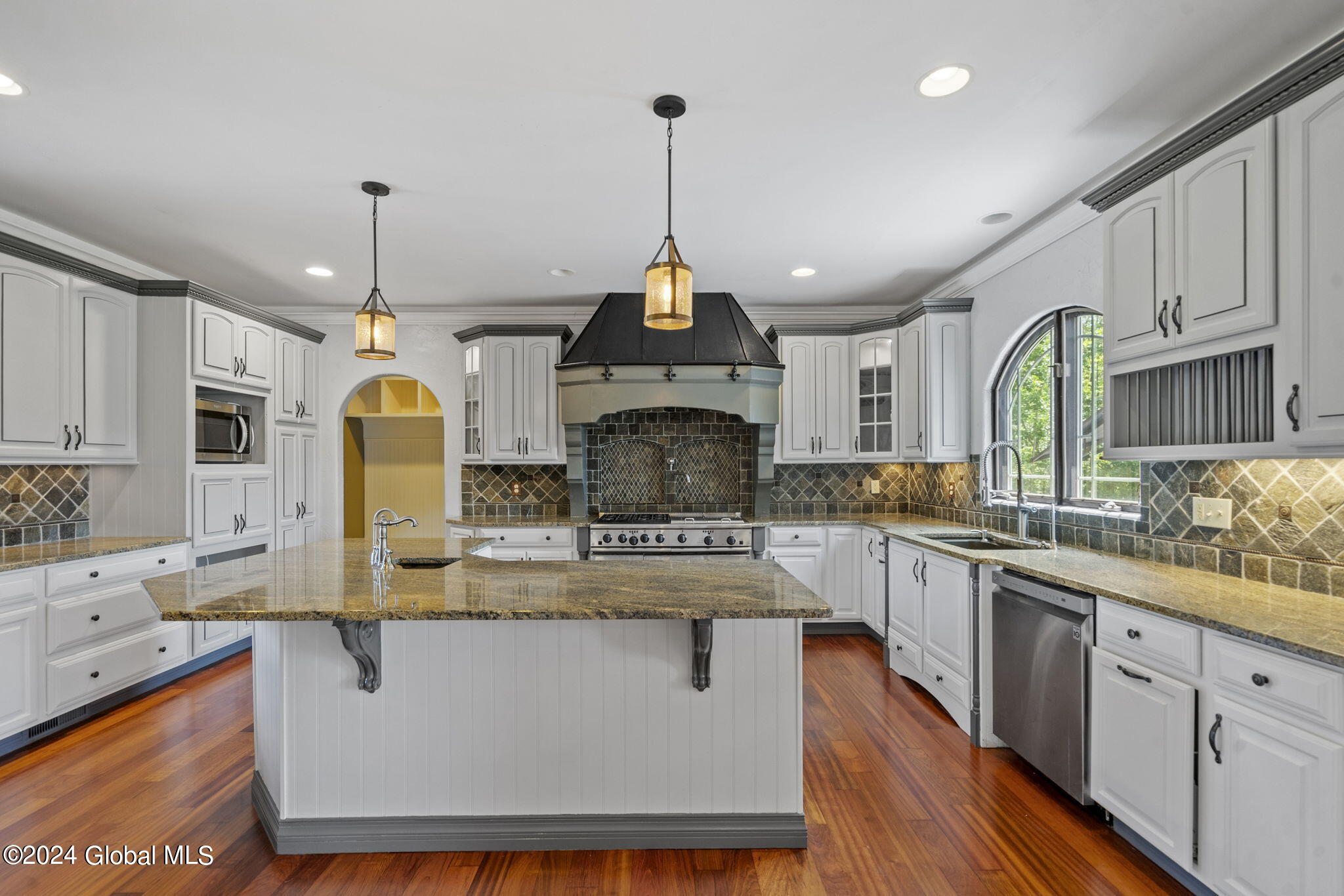 560 Boght Road Colonie, NY 12047 - Photo 24 of 65 24-web-or-mls-560-boght-rd