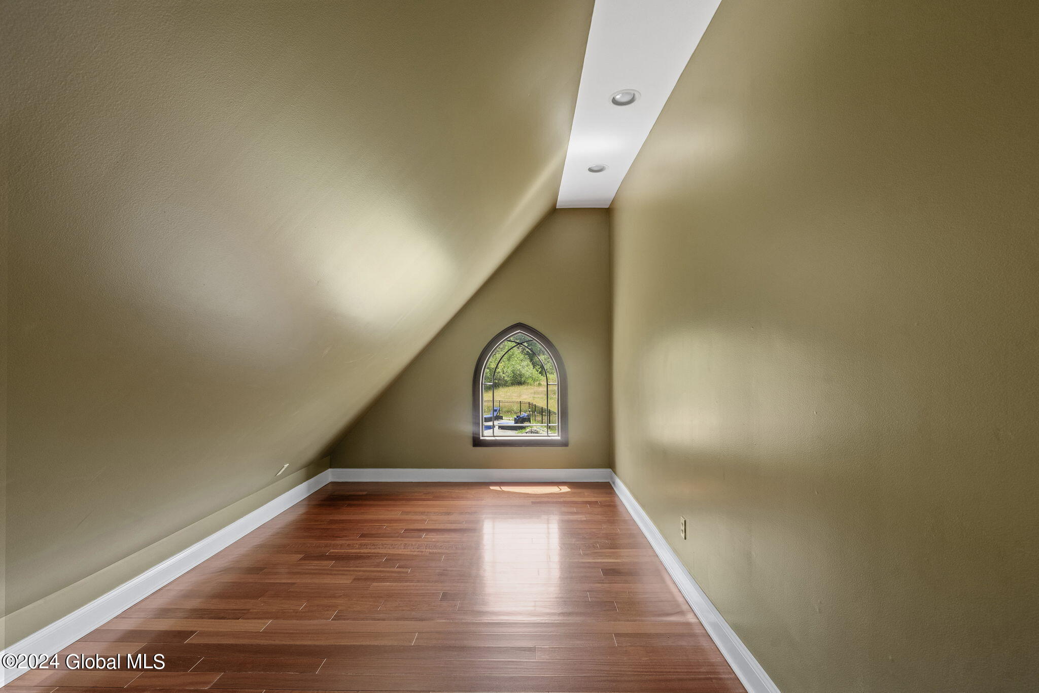 560 Boght Road Colonie, NY 12047 - Photo 39 of 65 39-web-or-mls-560-boght-rd