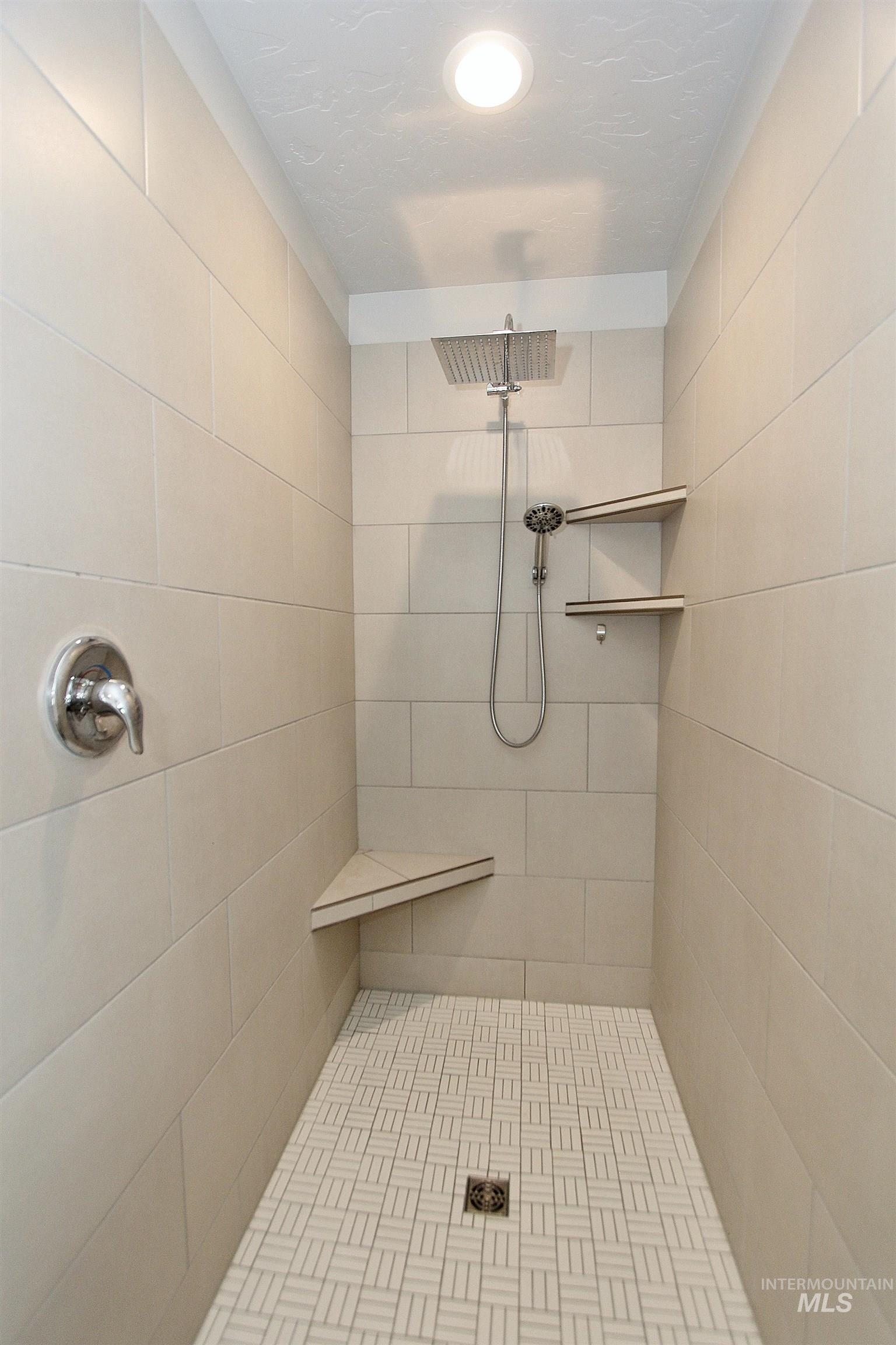 1211 Mahogany Street Parma, ID 83660 - Photo 13 of 22 Full bath with tiled shower