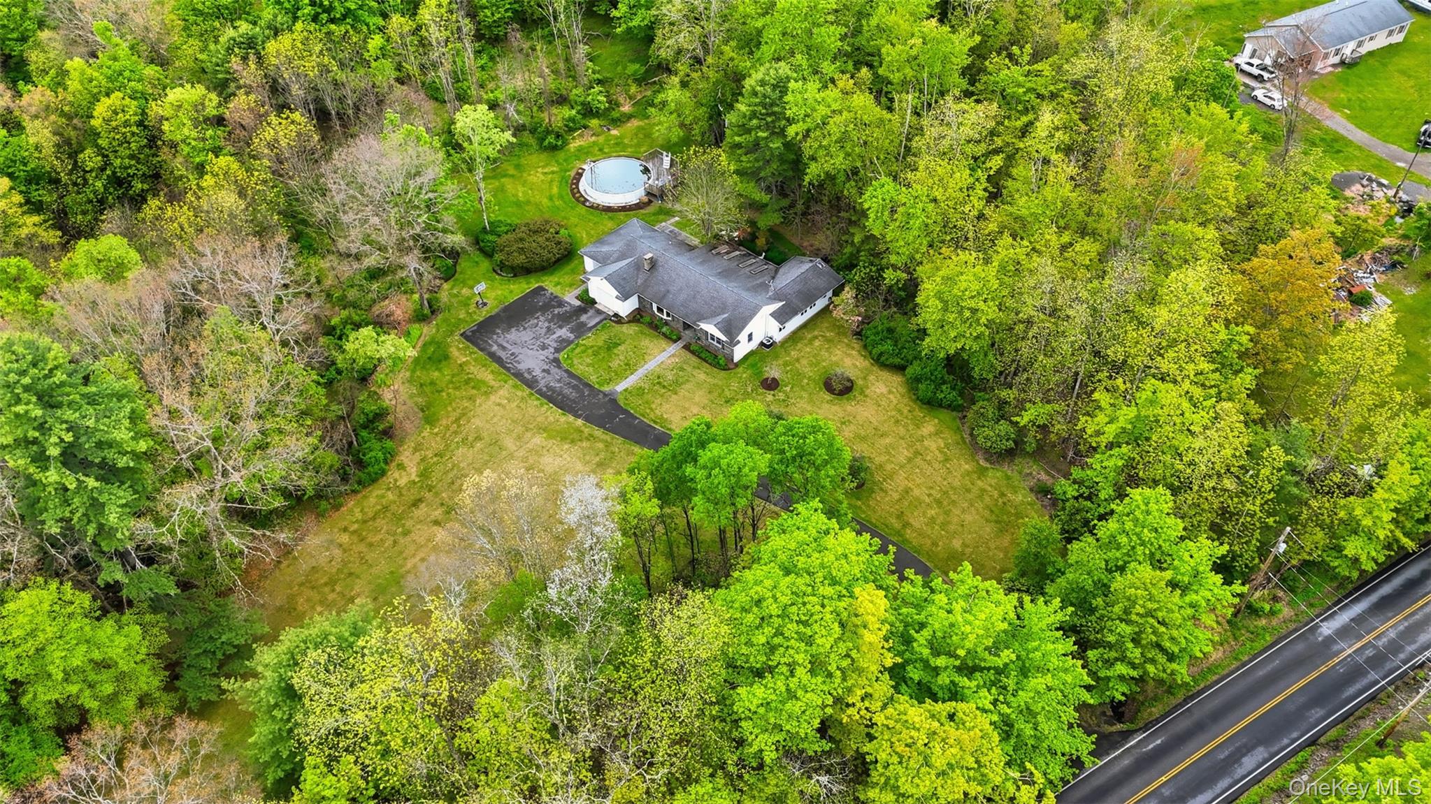 435 Samsonville Road Kerhonkson, NY 12446 - Photo 5 of 37 a view of a yard with table and chairs