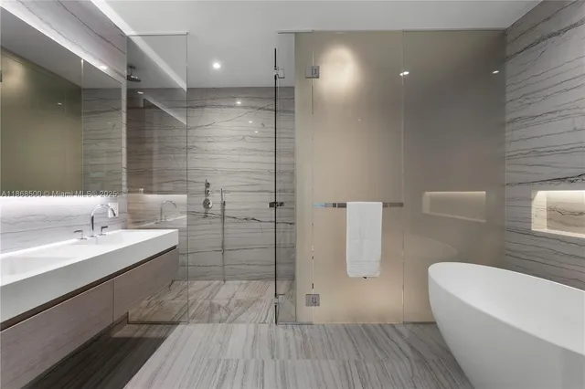 $4,995,000 | 8701 Collins Avenue, Unit 604, Miami Beach, FL 33154