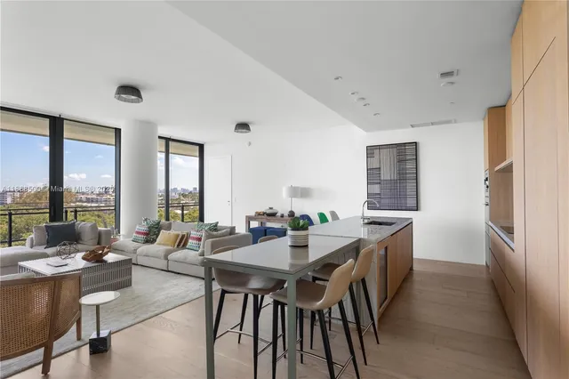 $4,995,000 | 8701 Collins Avenue, Unit 604, Miami Beach, FL 33154