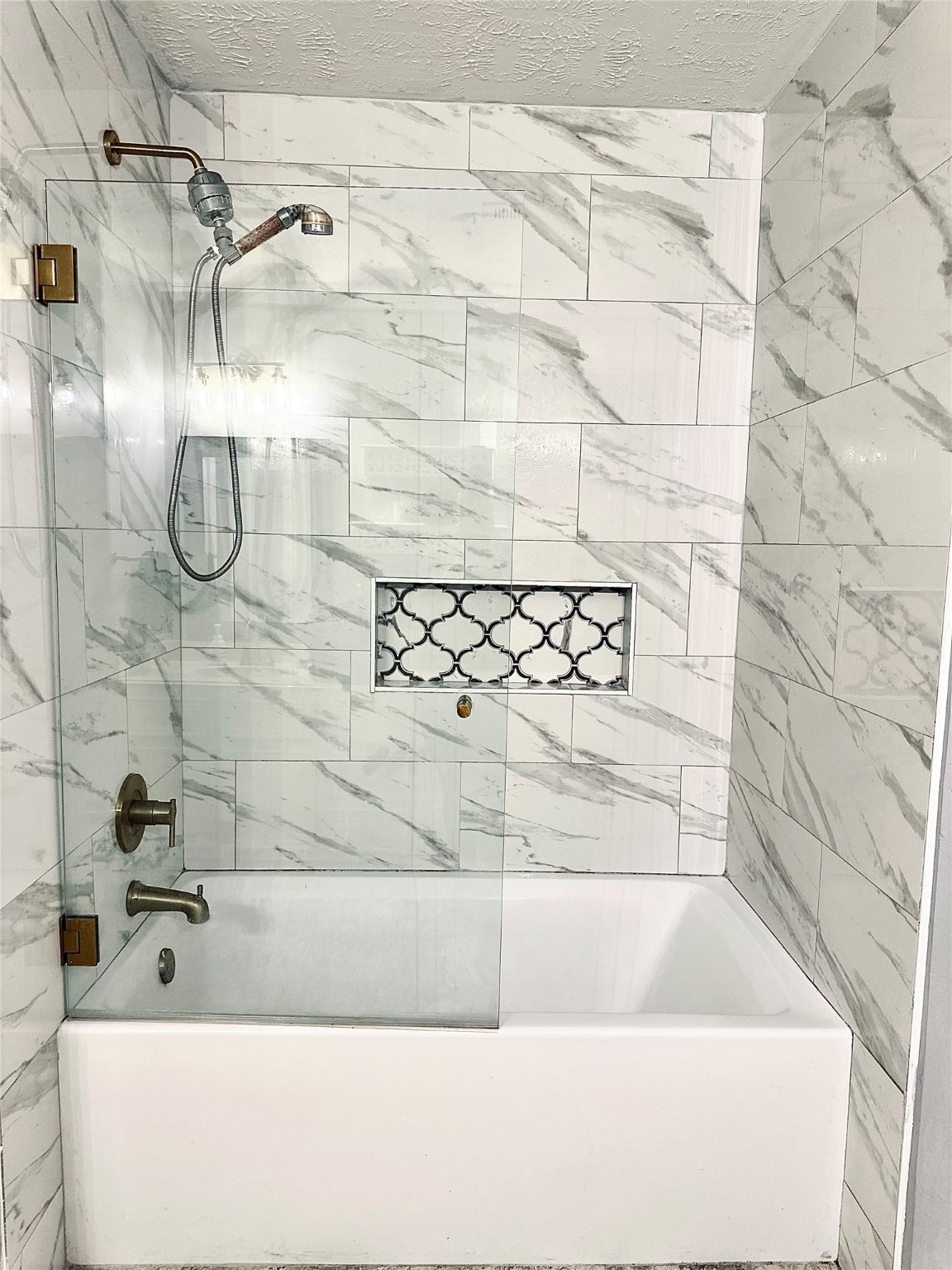 1457 Camellia Street Sweeny, TX 77480 - Photo 19 of 34 a bathroom with a bathtub and shower