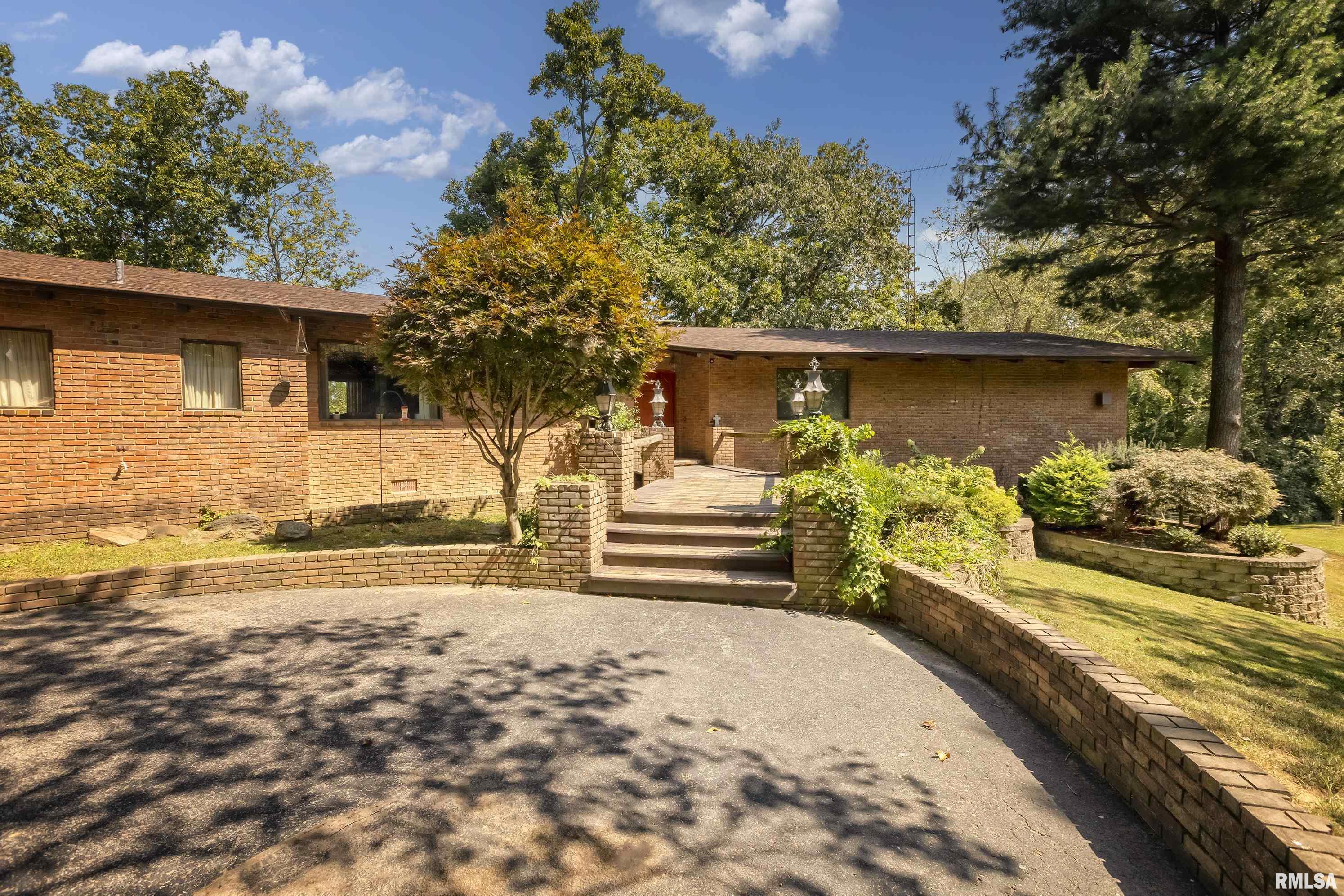 555 Karel Park Road Raleigh, IL 62977 - Photo 3 of 51