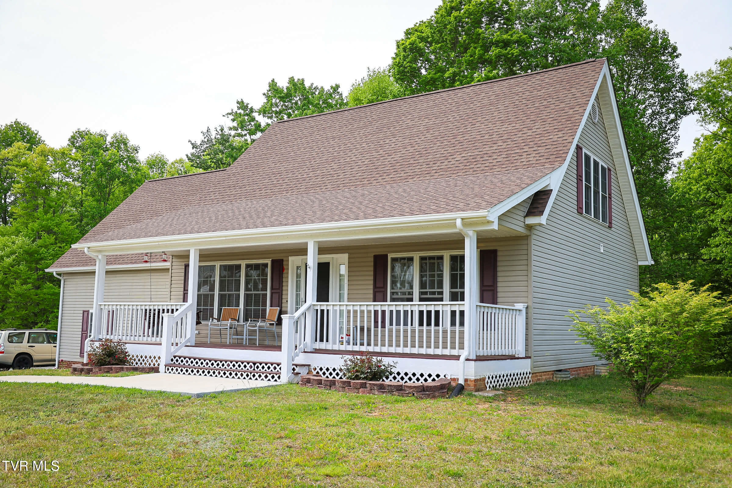 30221 Old Saltworks Road Meadowview, VA 24361 - Photo 2 of 45 Messenger_creation_24626E52-2125-42B1-B2