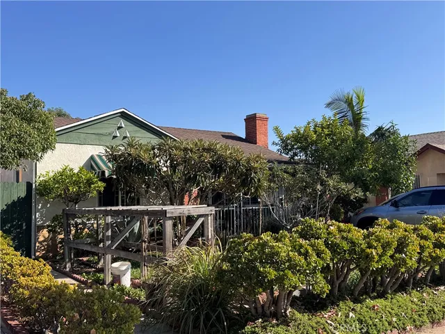 a view of a chair and table in the backyard
