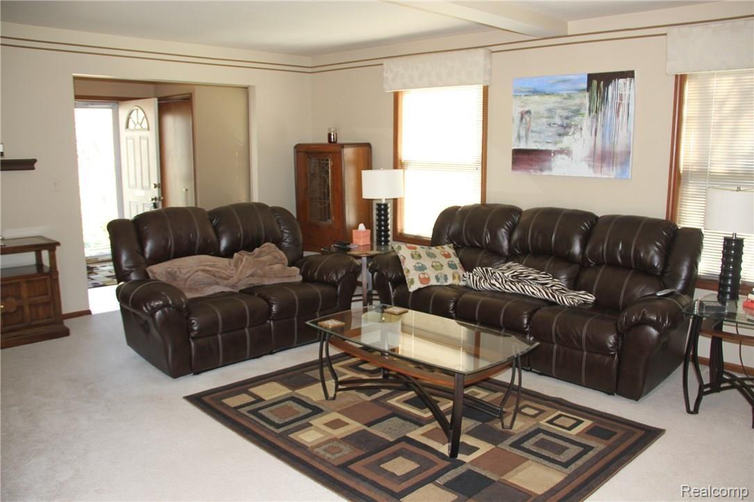 503 Glenwyth Road Brighton, MI 48116 - Photo 3 of 20 IMG_8026.JPG