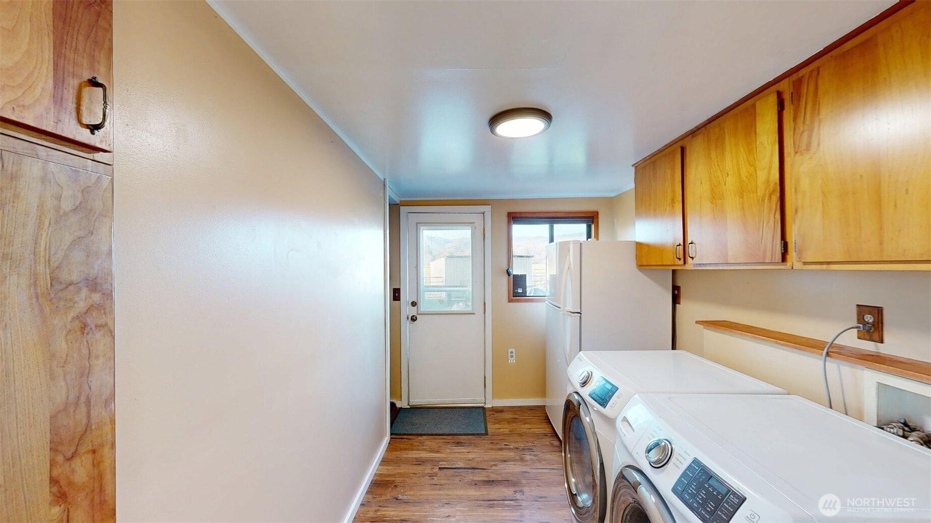 79 Duck Lake Road Omak, WA 98841 - Photo 18 of 40 a view of a kitchen with a stove