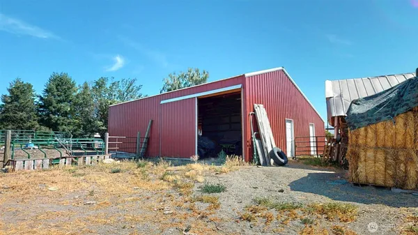 a view of backyard with tub and stairs