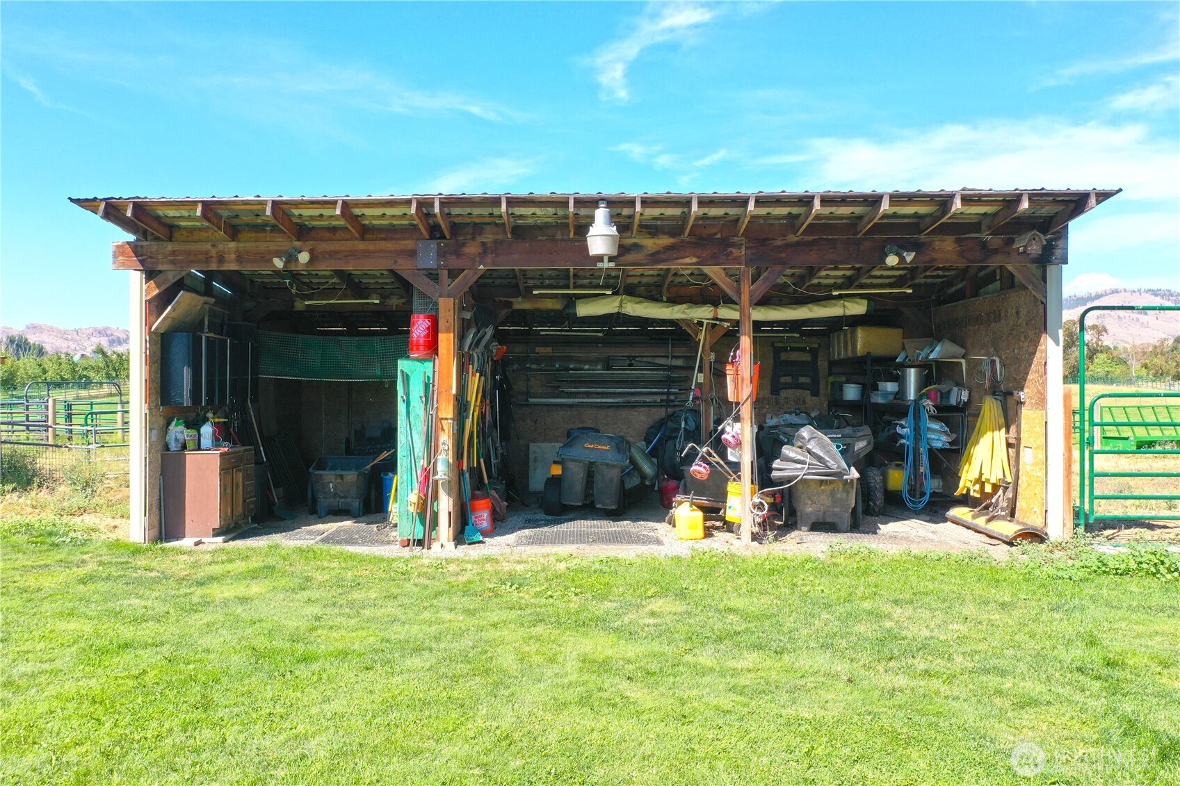 79 Duck Lake Road Omak, WA 98841 - Photo 35 of 40 a view of a garage