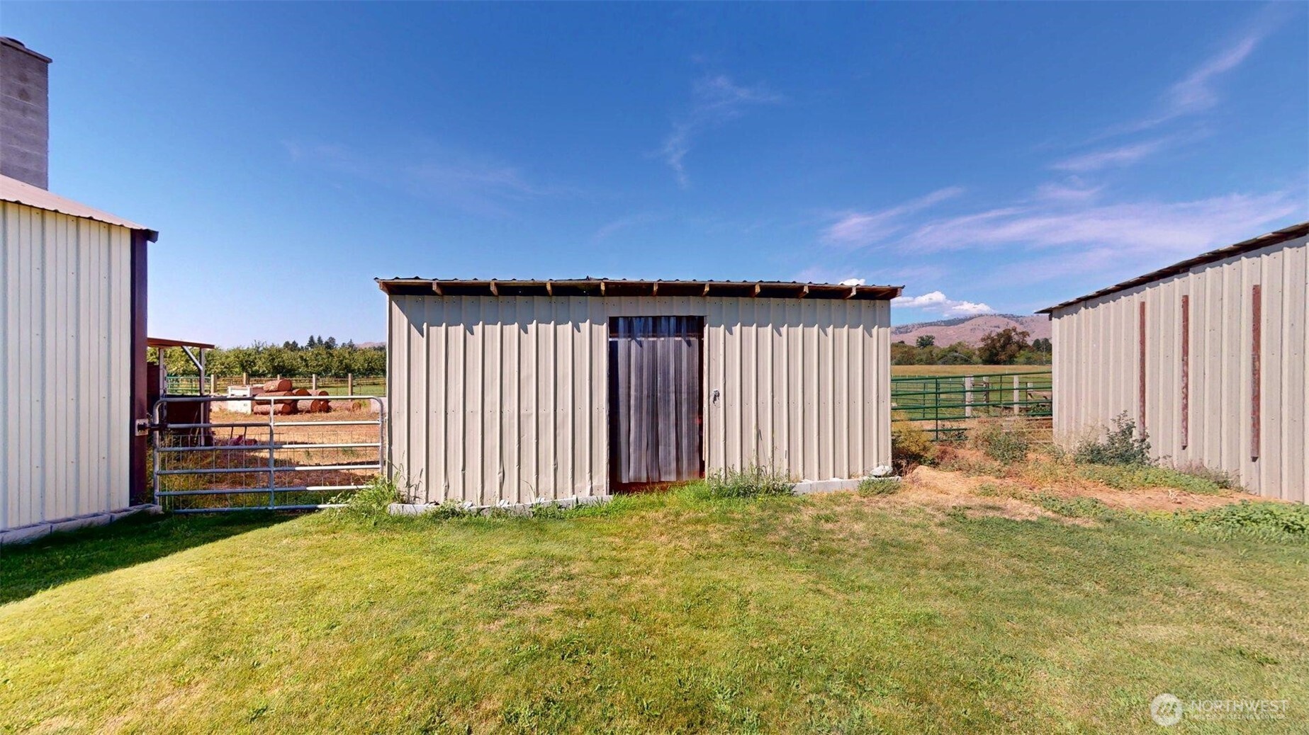 79 Duck Lake Road Omak, WA 98841 - Photo 36 of 40 a view of backyard with tub and stairs