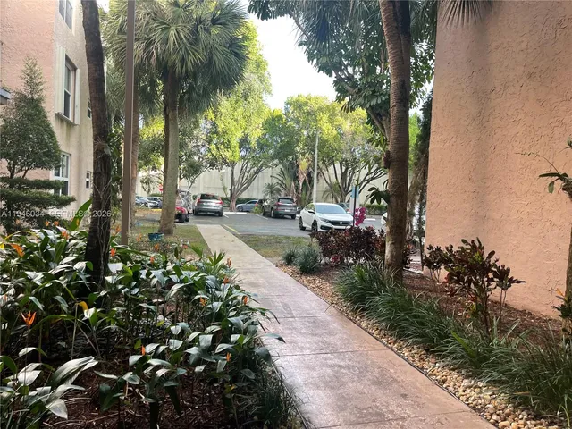 $1,600 | 9481 Evergreen Place, Unit 205, Davie, FL 33324