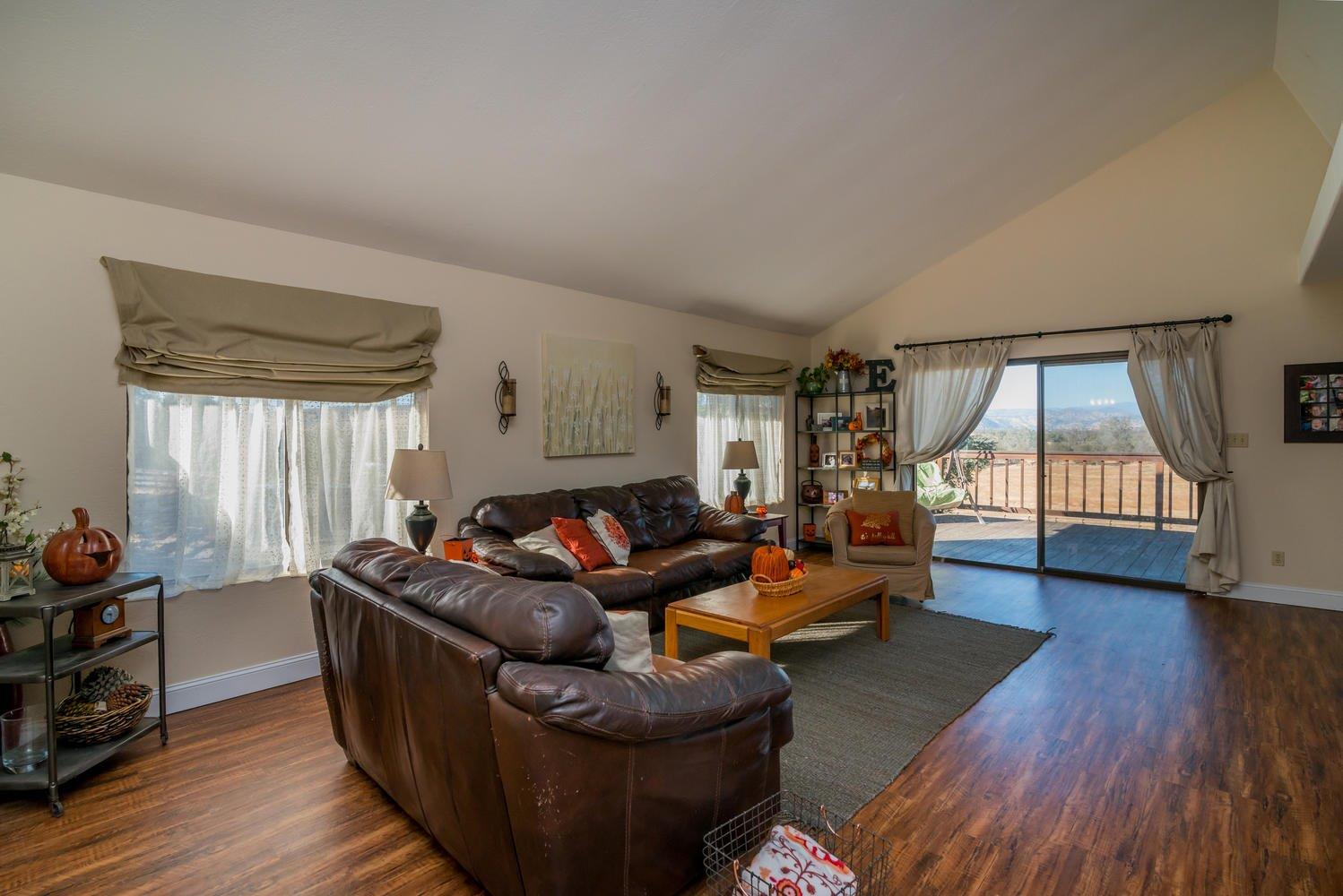 27152 Twin Ponds Road Clovis, CA 93619 - Photo 4 of 38 Gallery Image 4