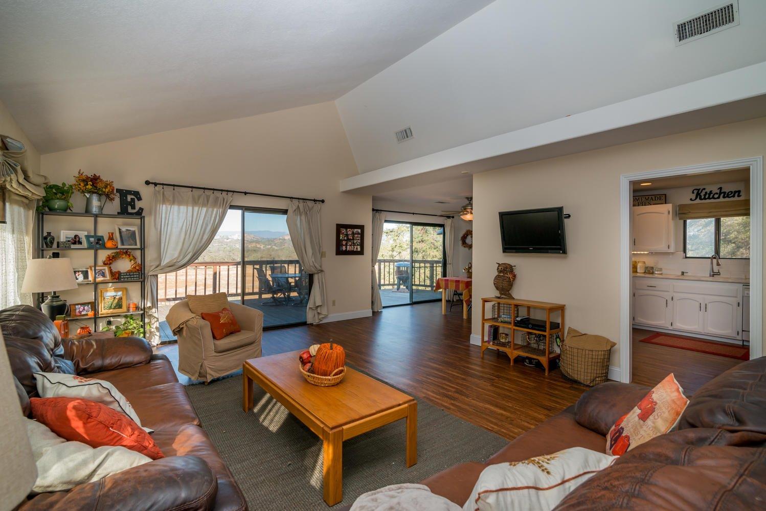 27152 Twin Ponds Road Clovis, CA 93619 - Photo 5 of 38 Gallery Image 5