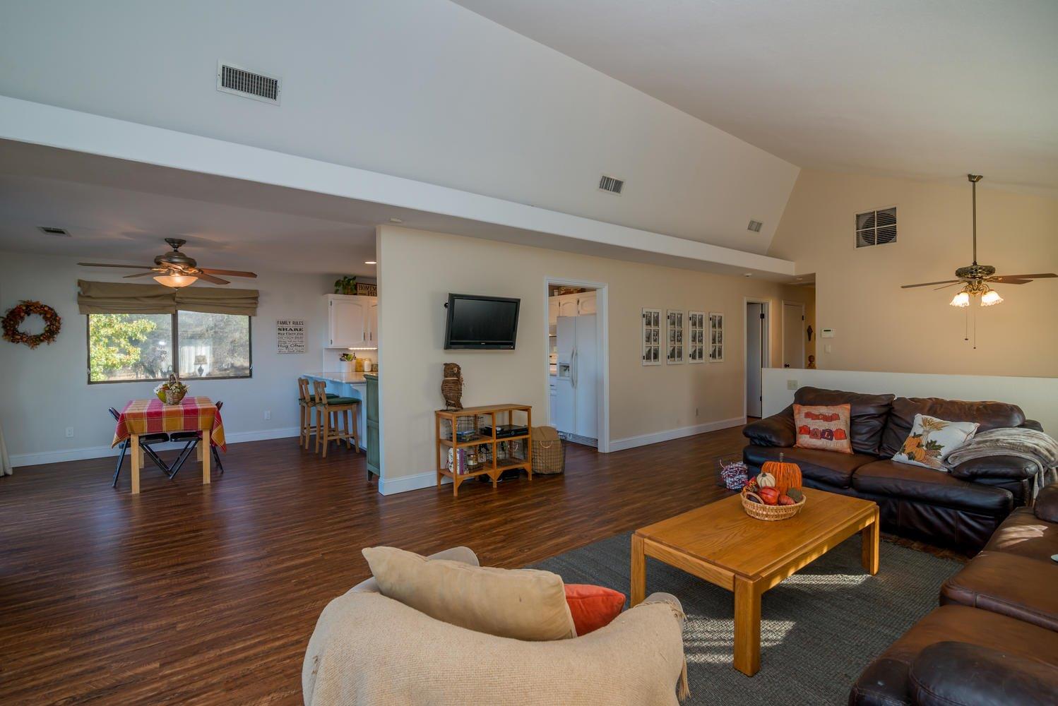 27152 Twin Ponds Road Clovis, CA 93619 - Photo 6 of 38 Gallery Image 6