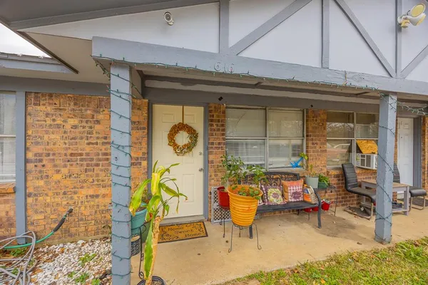 $295,000 | 616 West Cedar Street, Arlington, TX 76011