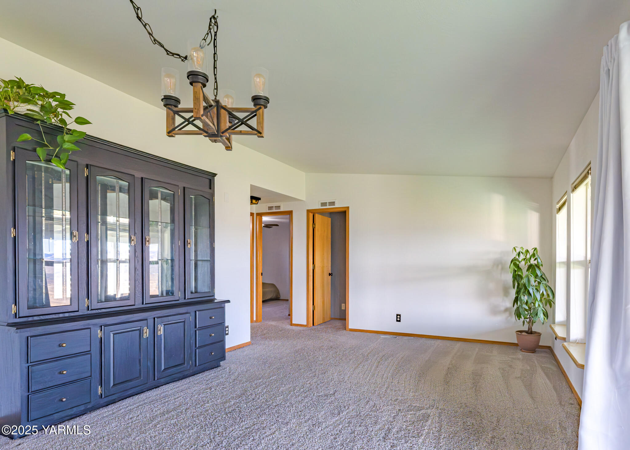 1421 Conrad Road Selah, WA 98942 - Photo 15 of 37 a view of a livingroom with a furniture window and wooden floor