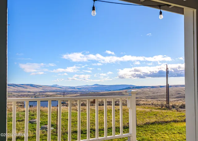 $383,000 | 1421 Conrad Road, Selah, WA 98942