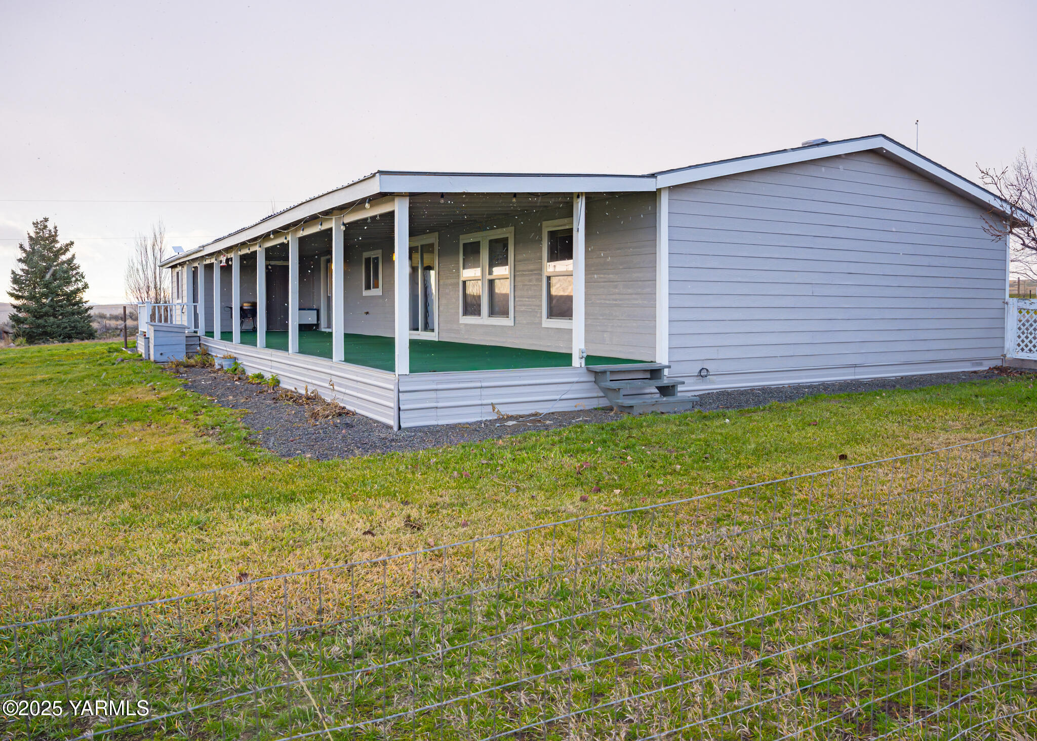 1421 Conrad Road Selah, WA 98942 - Photo 28 of 37 a view of house with backyard and porch