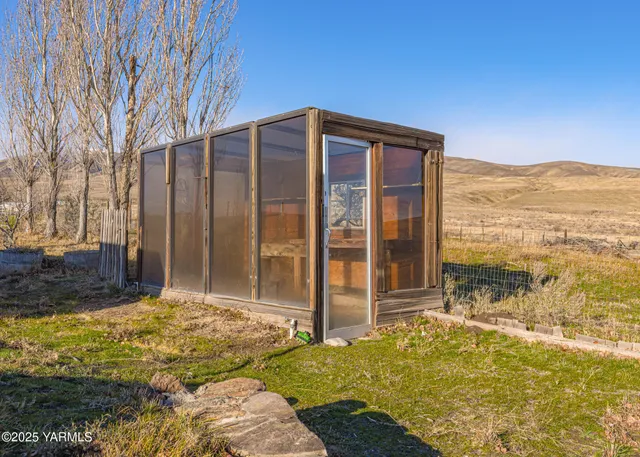 $383,000 | 1421 Conrad Road, Selah, WA 98942