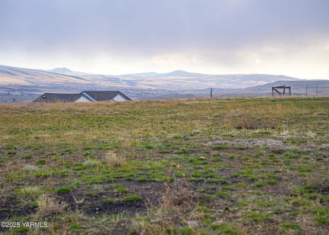 $383,000 | 1421 Conrad Road, Selah, WA 98942