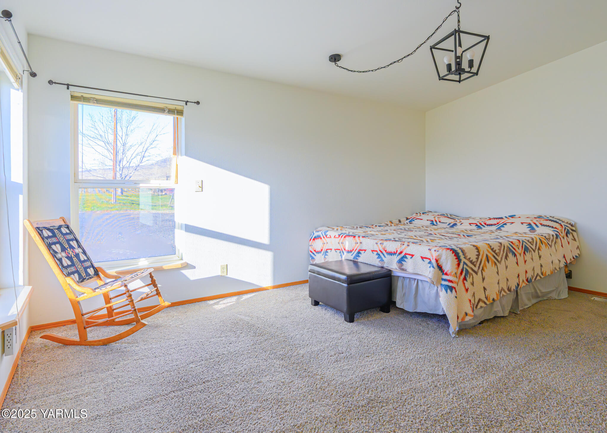 1421 Conrad Road Selah, WA 98942 - Photo 4 of 37 a bedroom with a bed chair and window