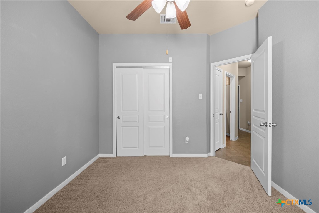 517 Coventry Drive Temple, TX 76502 - Photo 17 of 34 an empty room with a bathroom