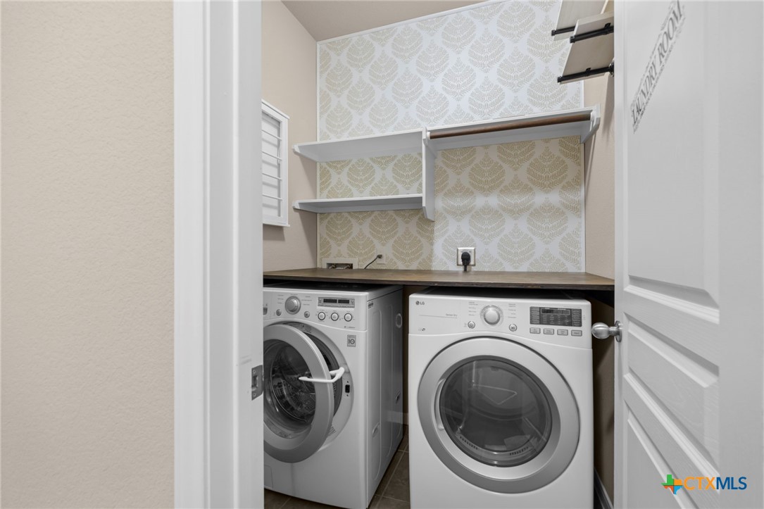 517 Coventry Drive Temple, TX 76502 - Photo 24 of 34 a utility room with dryer and washer