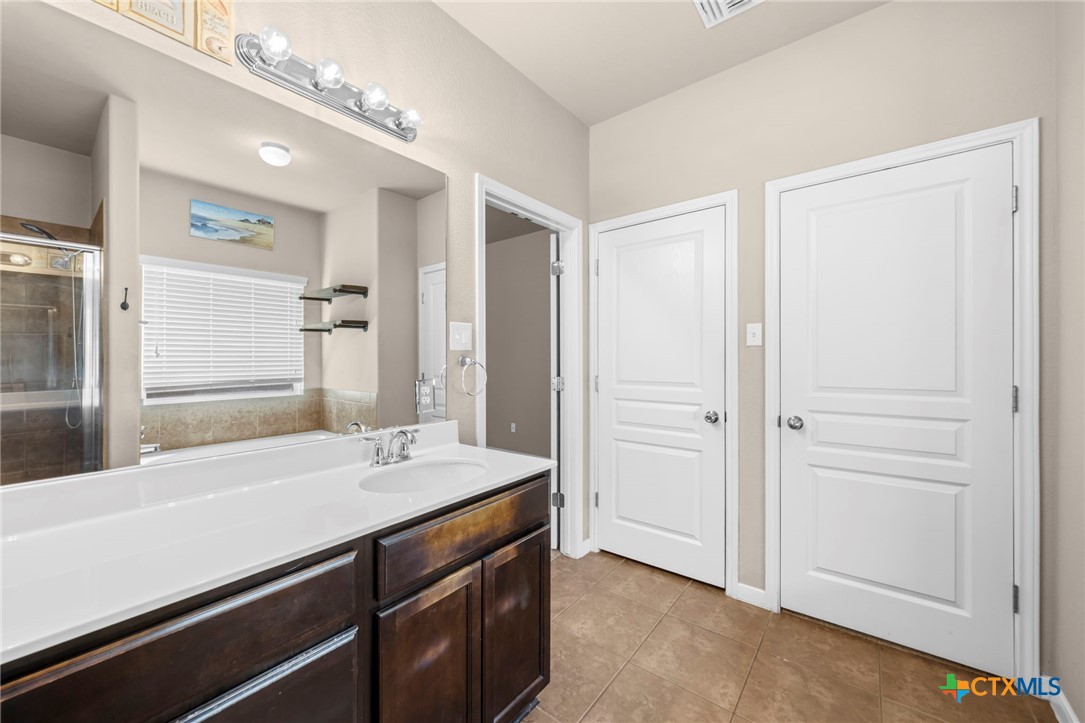 517 Coventry Drive Temple, TX 76502 - Photo 27 of 34 a bathroom with a sink a mirror and a shower