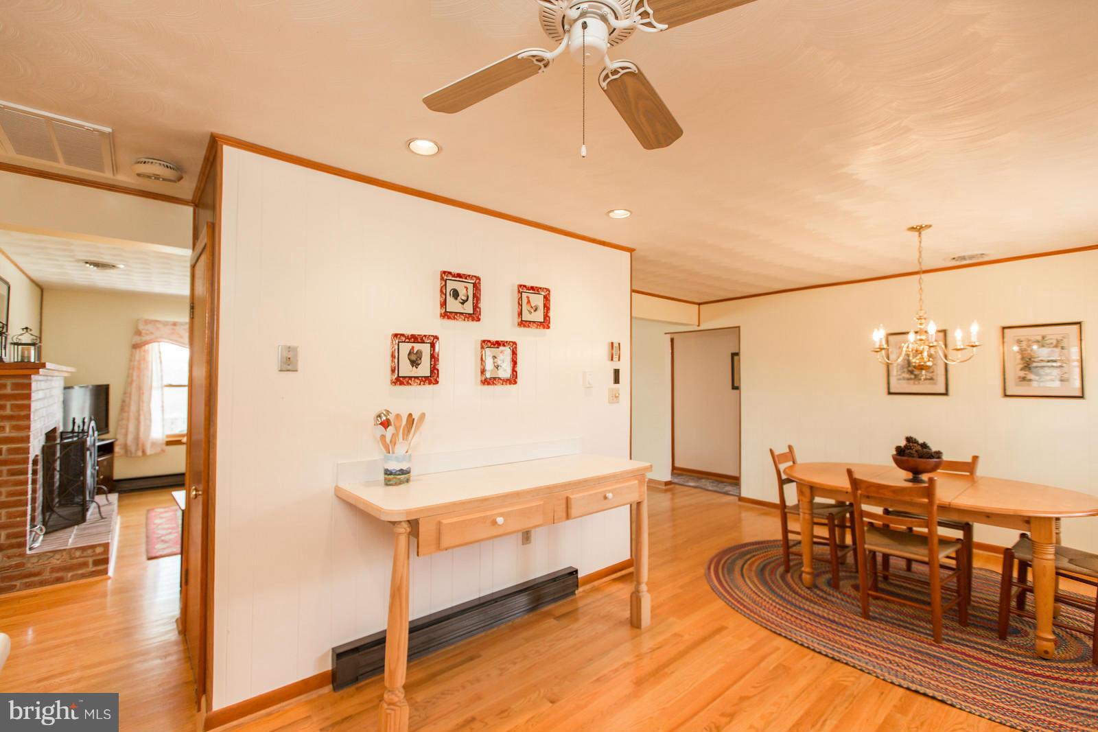1047 New Hope Road Cross Junction, VA 22625 - Photo 7 of 27 a living room with furniture