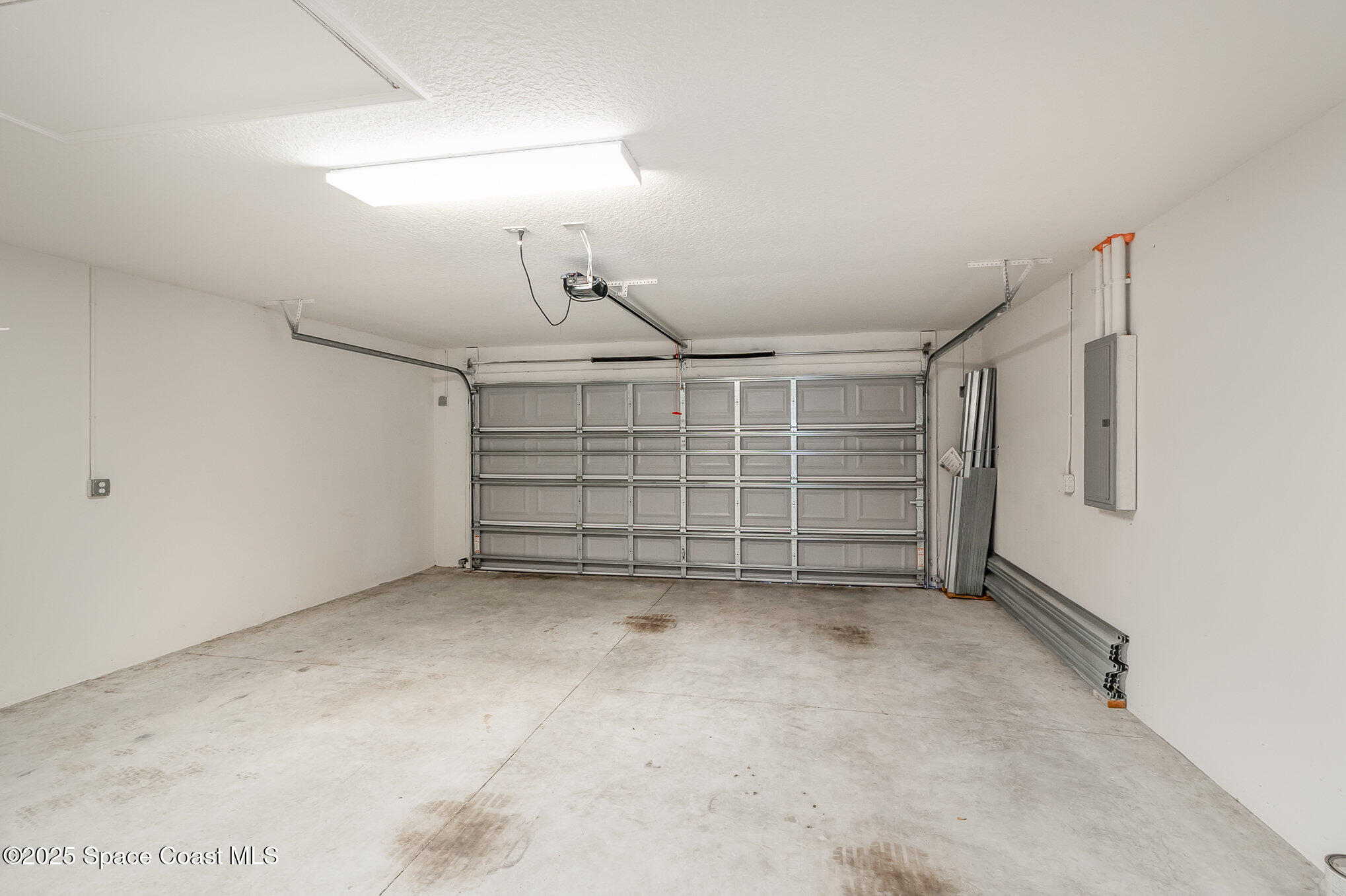 691 Belvedere Road Northwest Palm Bay, FL 32907 - Photo 19 of 26 a view of a room with an empty space