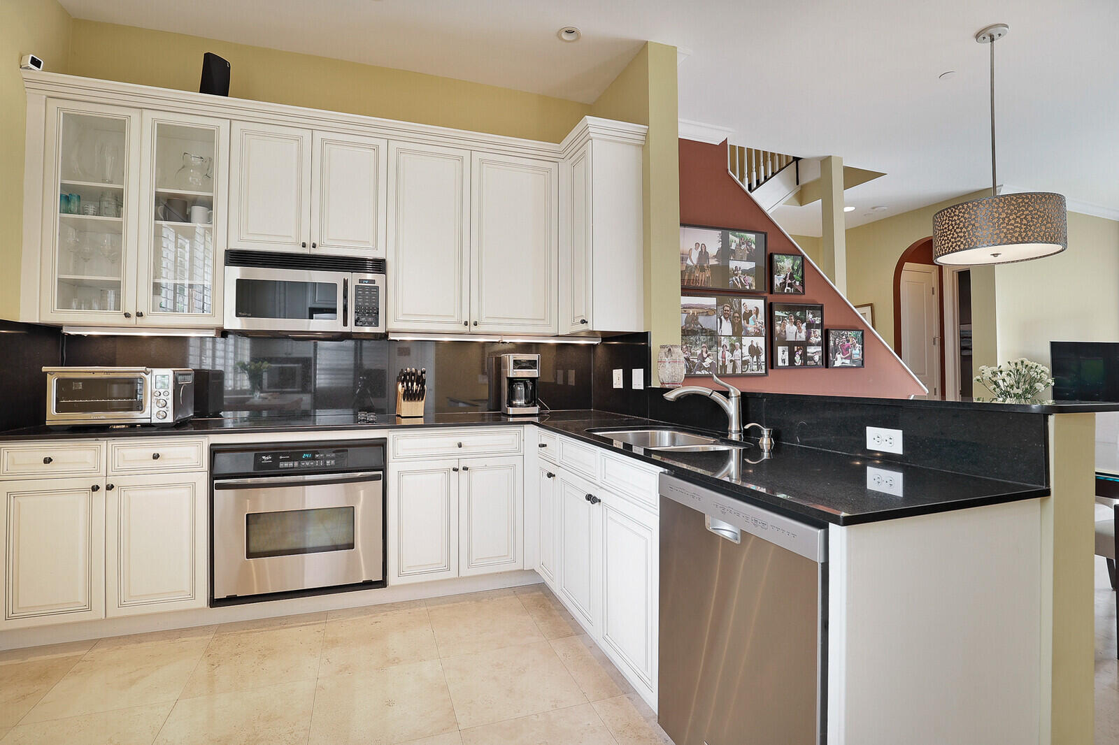 604 Renaissance Way Delray Beach, FL 33483 - Photo 9 of 54 kitchen /bar