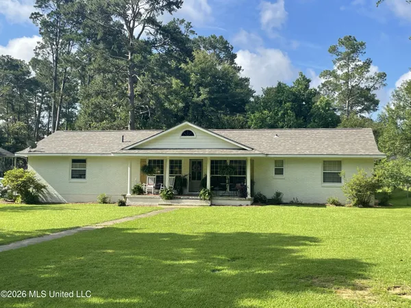 $299,300 | 401 Pine Hill Drive, Brookhaven, MS 39601