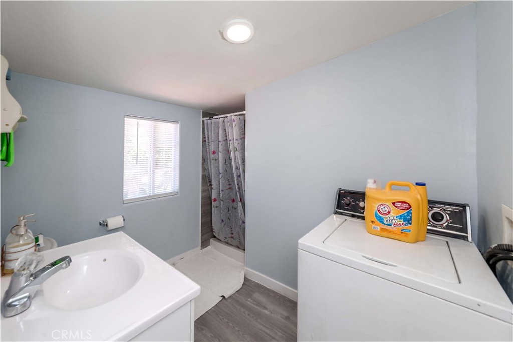 7127 Phelan Road Phelan, CA 92371 - Photo 30 of 44 a utility room with dryer and washer