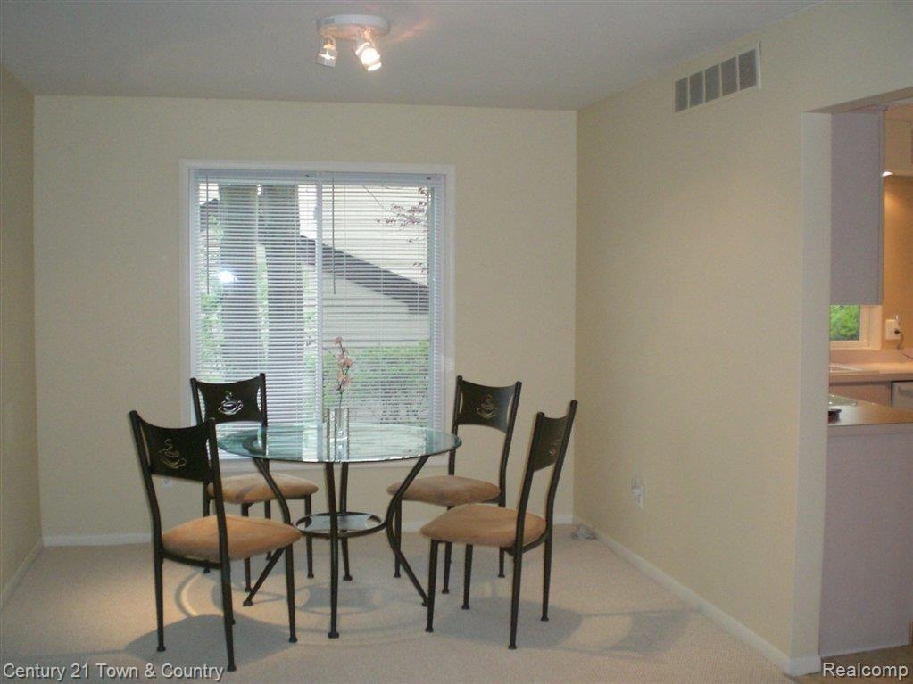Formal Dining Room.jpg