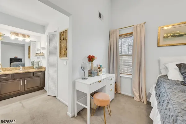 $399,000 | 33 Foxwood Court, Bedminster, NJ 07921