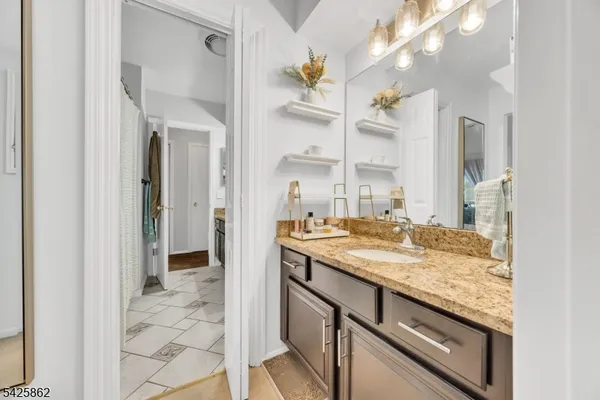 $399,000 | 33 Foxwood Court, Bedminster, NJ 07921