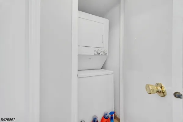 $399,000 | 33 Foxwood Court, Bedminster, NJ 07921