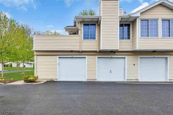 $399,000 | 33 Foxwood Court, Bedminster, NJ 07921