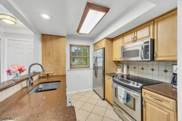 $399,000 | 33 Foxwood Court, Bedminster, NJ 07921