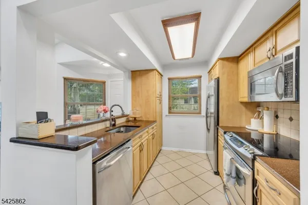 $399,000 | 33 Foxwood Court, Bedminster, NJ 07921