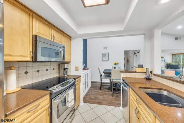 $399,000 | 33 Foxwood Court, Bedminster, NJ 07921