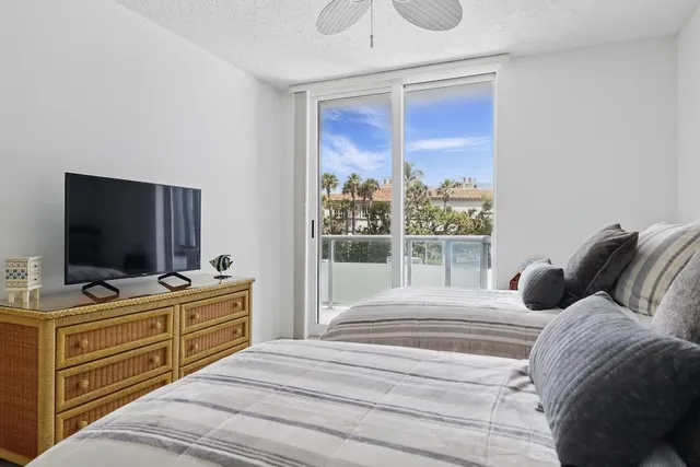 $4,500 | 3554 Ocean Drive, Unit 202S, Vero Beach, FL 32963