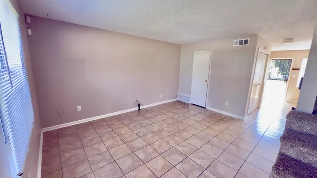 $1,150 | 3799 Carnes Avenue, Memphis, TN 38111