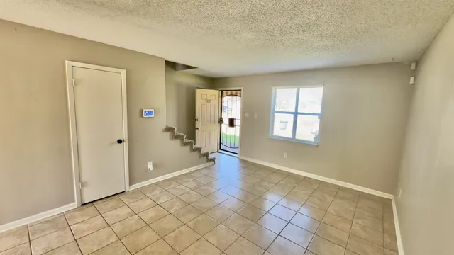 $1,150 | 3799 Carnes Avenue, Memphis, TN 38111