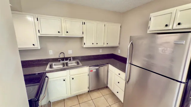 $1,150 | 3799 Carnes Avenue, Memphis, TN 38111