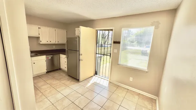 $1,150 | 3799 Carnes Avenue, Memphis, TN 38111