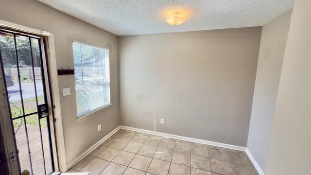 $1,150 | 3799 Carnes Avenue, Memphis, TN 38111