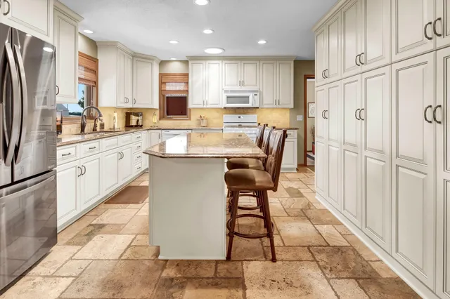 $760,000 | 8010 Center Street, Clear Lake, MN 55319